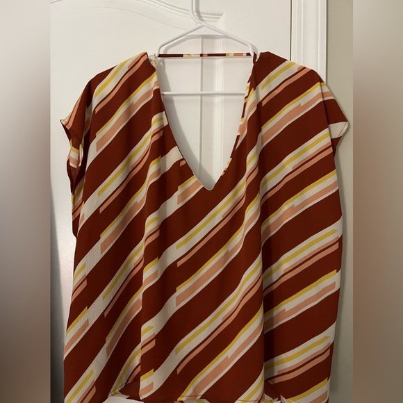 Summer Top - Picture 2 of 2